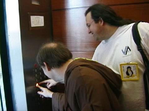 [picture in the elevator]
